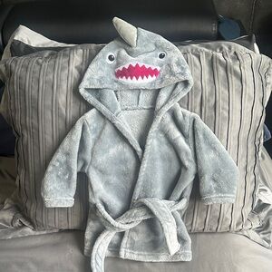 Shark-Themed Kids Bathrobe- Gray